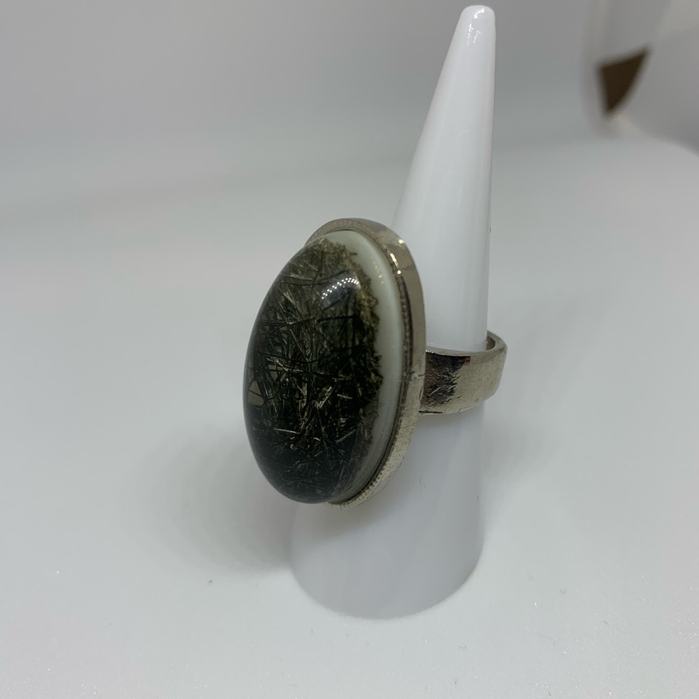 NEW Silver w White Black/Gray’ish Large Oval Ring